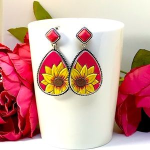 NWT Earrings Sunflower Red Yellow Pendant Teardrop